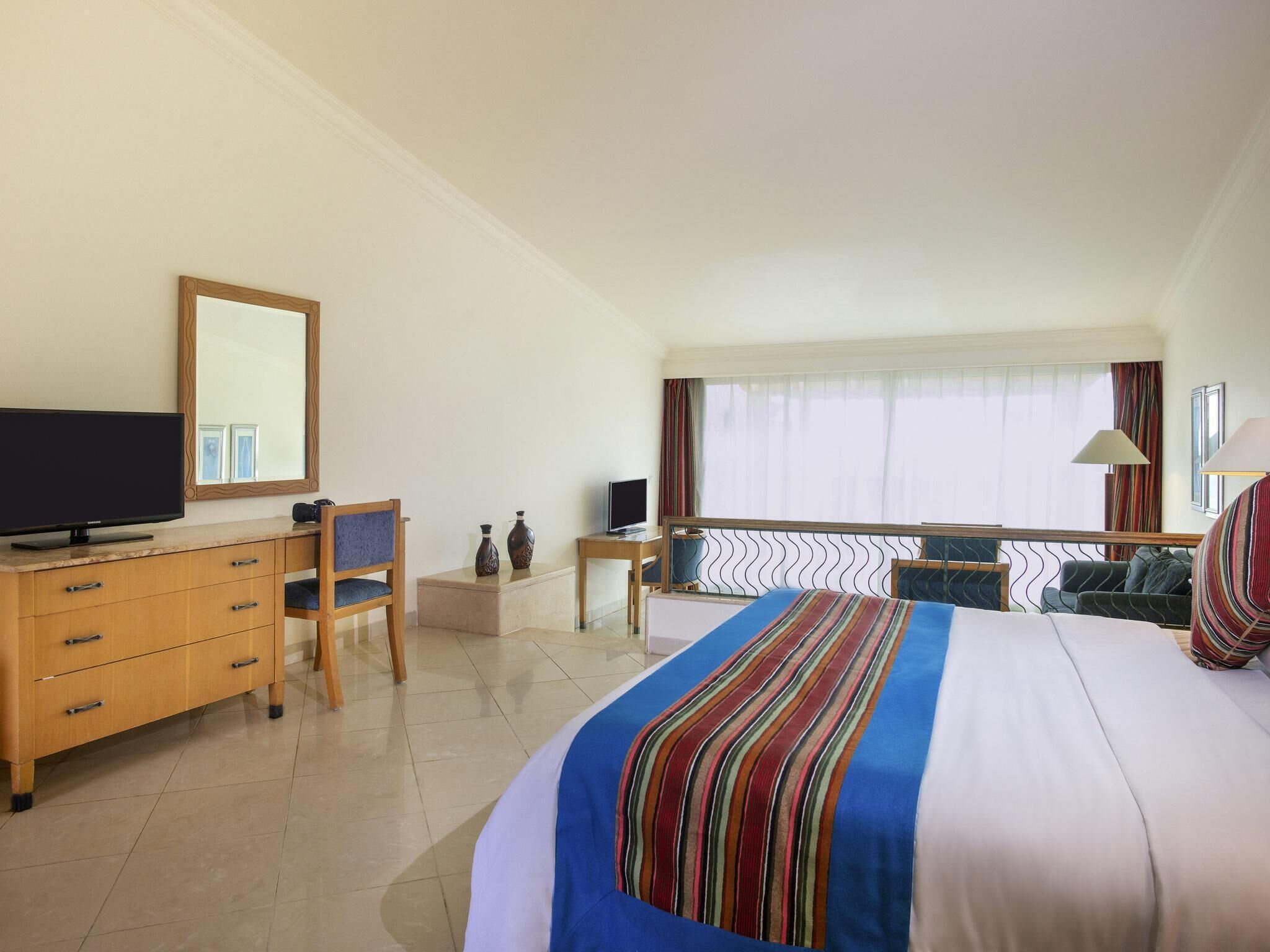 Bungalow, 1 cama matrimonial | Caja de seguridad en la habitación y insonorización 