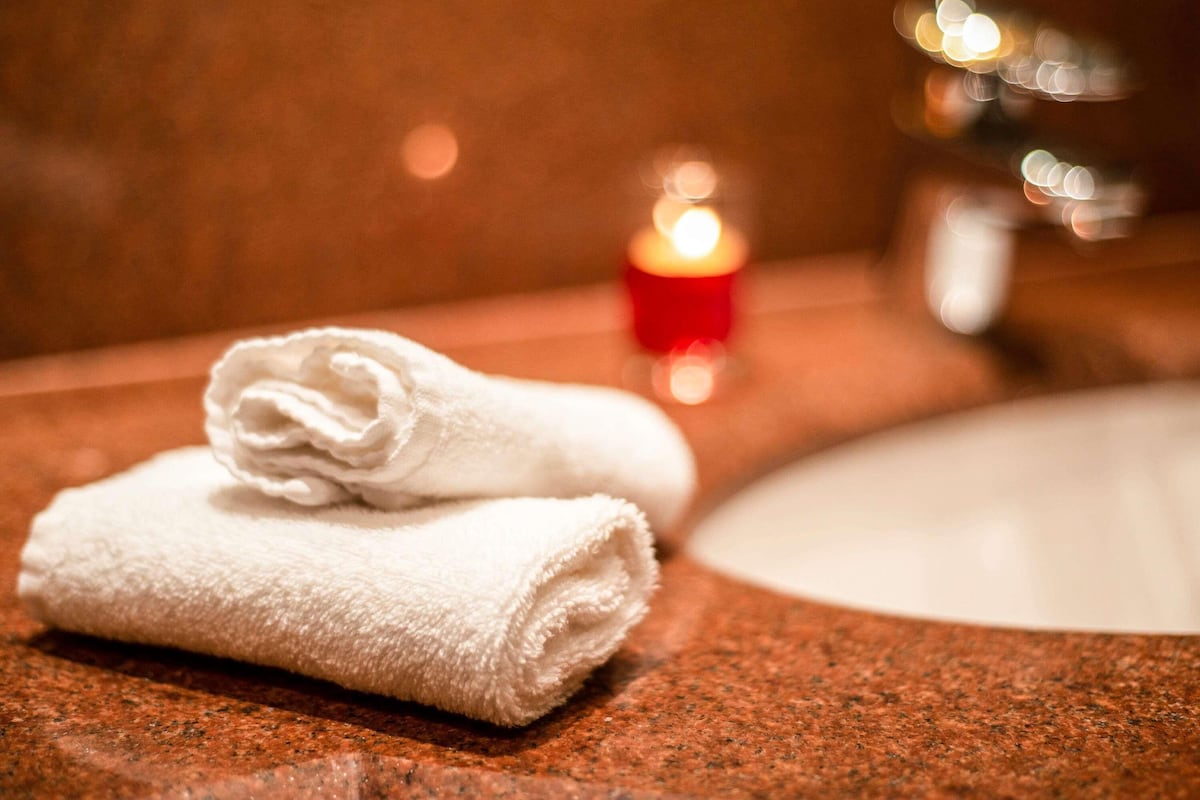 Bathtub, towels