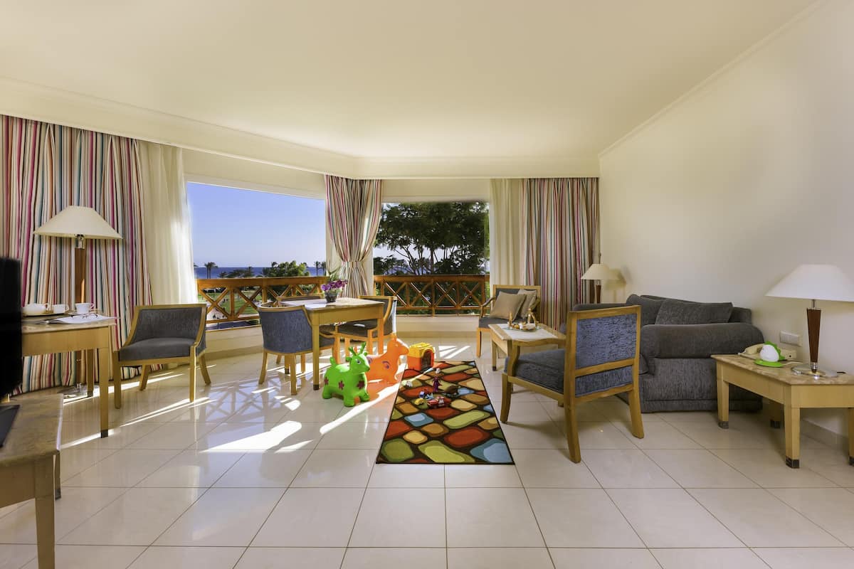 Habitación familiar, 1 cama King size, vista al mar | Caja de seguridad en la habitación y insonorización