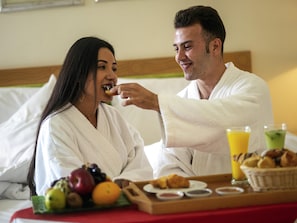 Junior Suite, 1 King Bed | In-room safe, soundproofing, iron/ironing board, free WiFi - Mövenpick Resort Taba (Taba)