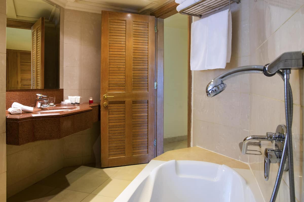 1 slaapkamer, een kluis op de kamer, geluiddichte muren
