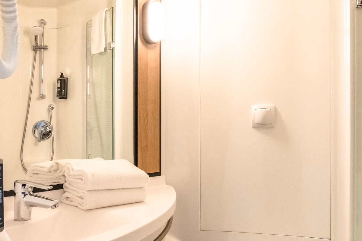 Premium bedding, in-room safe, desk, soundproofing