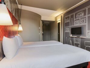 Hochwertige Bettwaren, Zimmersafe, Schreibtisch, schallisolierte Zimmer