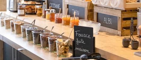 Daily buffet breakfast (EUR 13.90 per person)