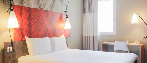 Hochwertige Bettwaren, Zimmersafe, Schreibtisch, schallisolierte Zimmer