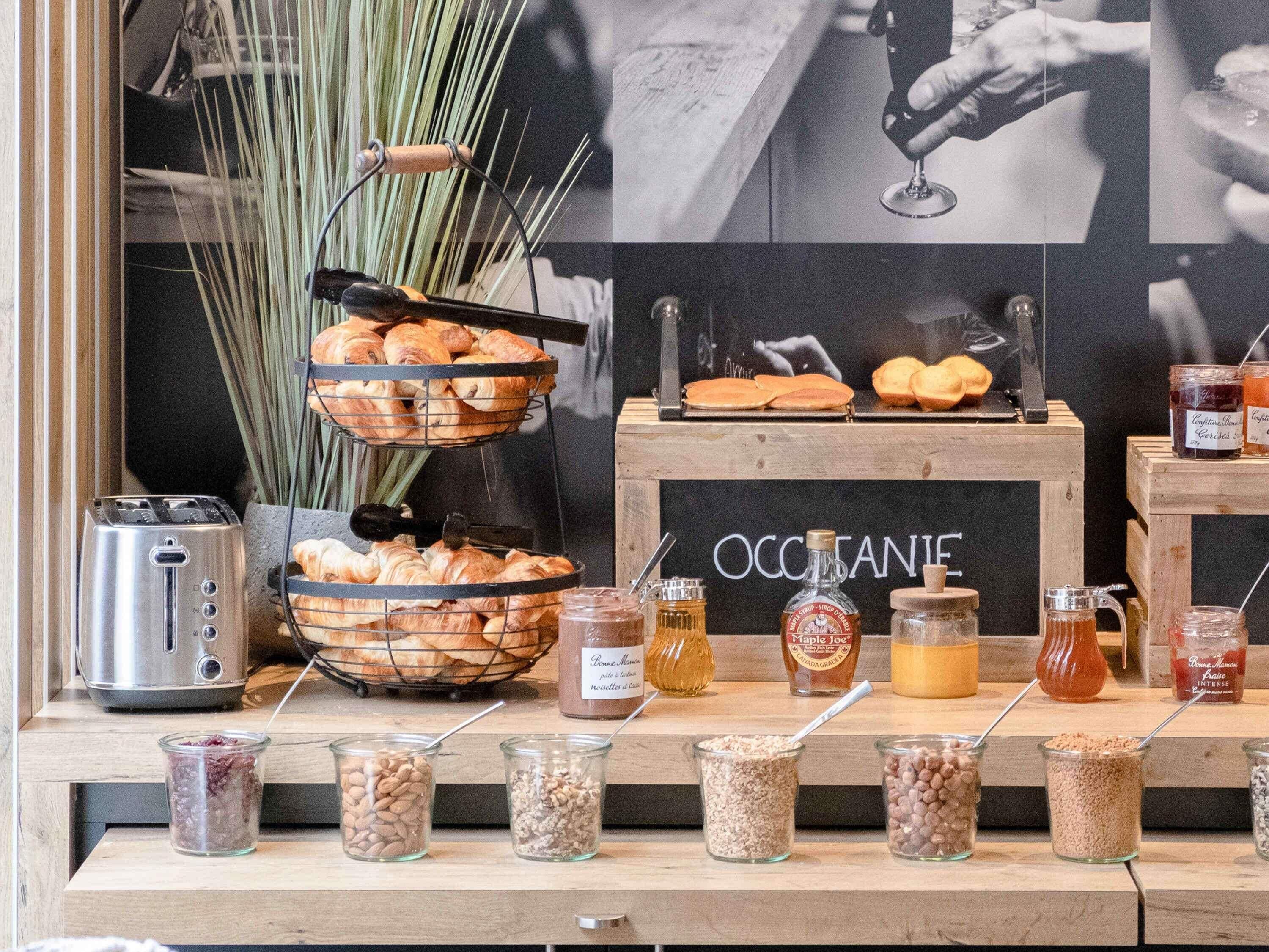 Petit déjeuner buffet (13.90 EUR par personne)