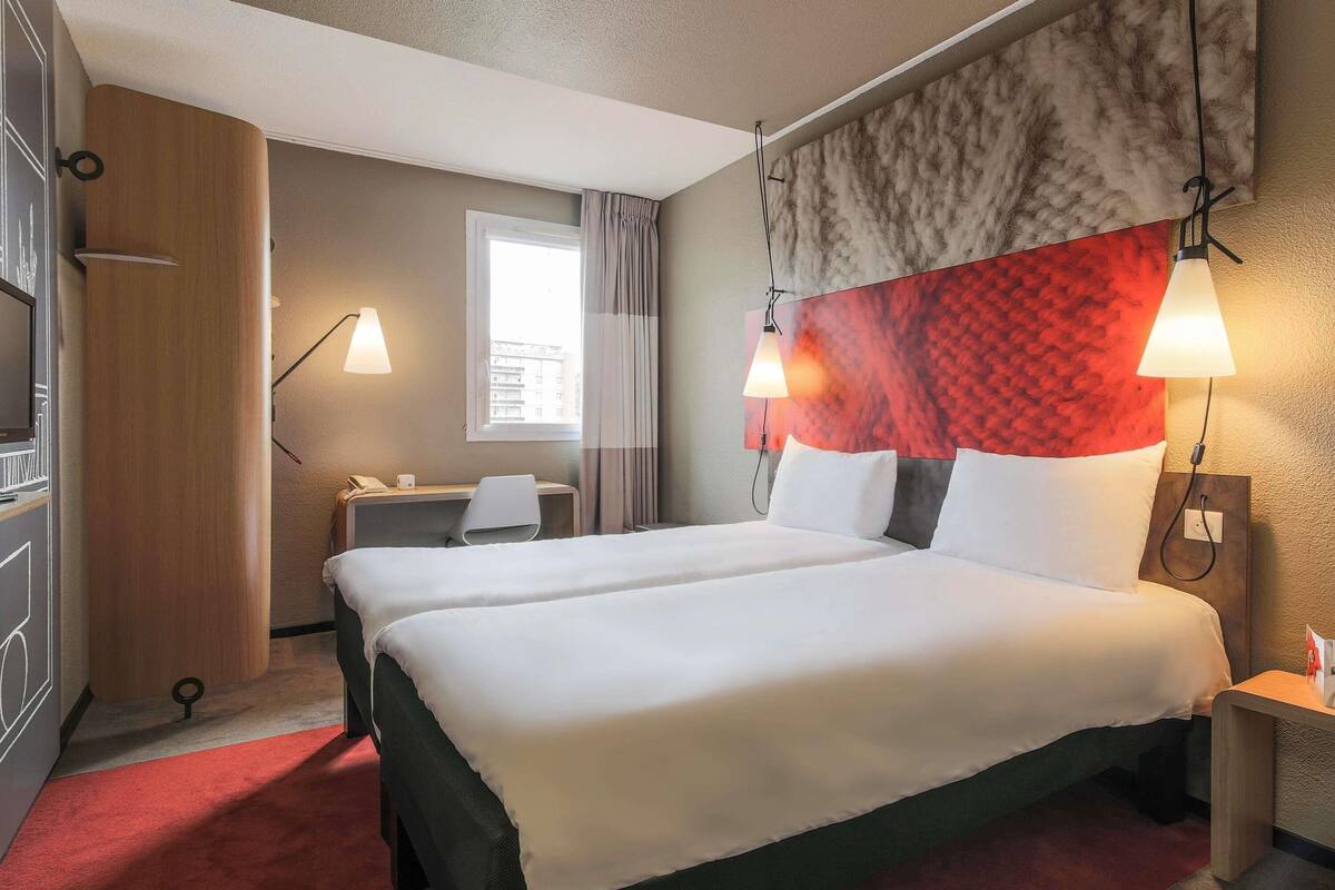 standard room, 2 single beds | premium bedding, in-room safe, desk, soundproofing