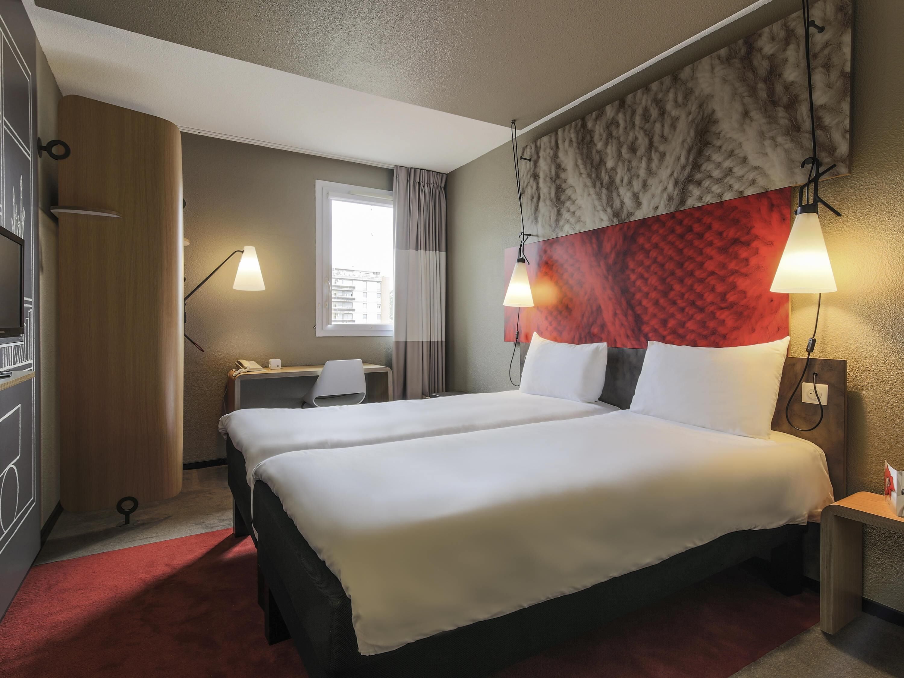 Standard Room, 2 Single Beds | Premium bedding, in-room safe, desk, soundproofing