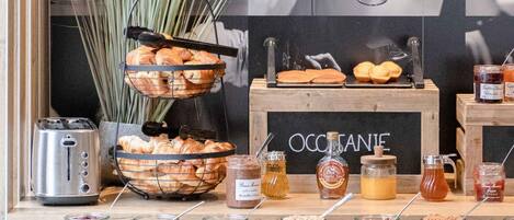 Daily buffet breakfast (EUR 13.90 per person)