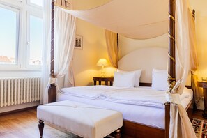 Presidential-Suite, 1 Queen-Bett, Balkon, Stadtblick | Minibar, Zimmersafe, Schreibtisch, Verdunkelungsvorhänge