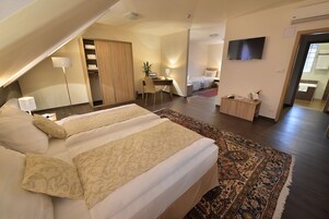 Family Suite | Living area | 80-cm TV with satellite channels