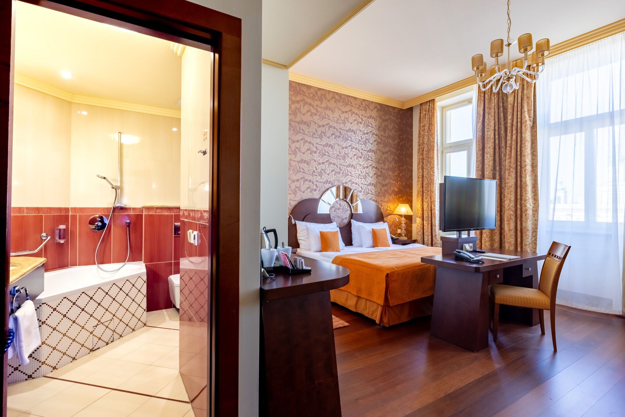 executive room | 1 bedroom, minibar, in-room safe, desk