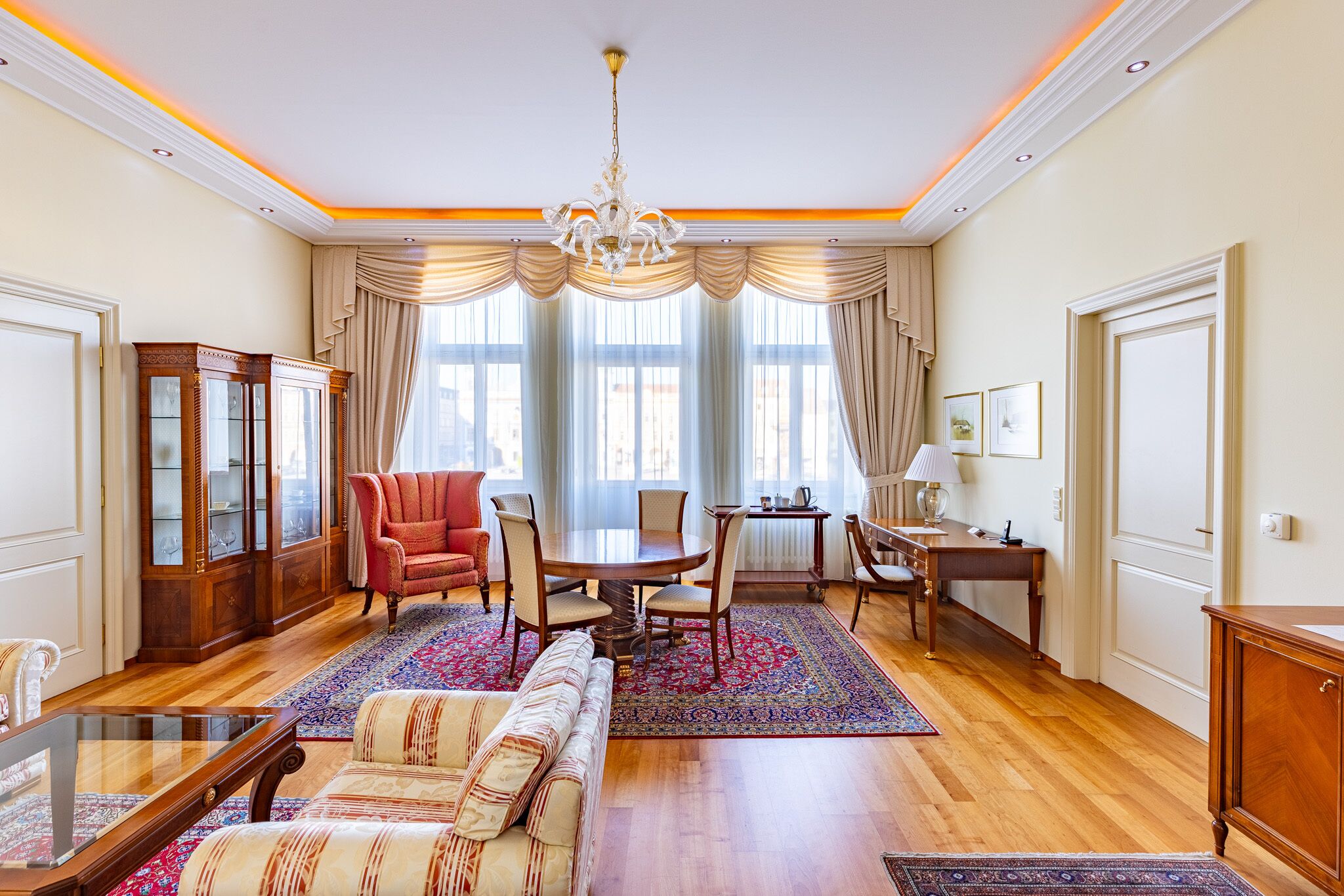 presidential suite, 1 queen bed, balcony, city view | 1 bedroom, minibar, in-room safe, desk