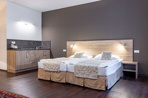 家庭套房 | 迷你吧、房內夾萬、書桌、遮光窗簾/窗簾