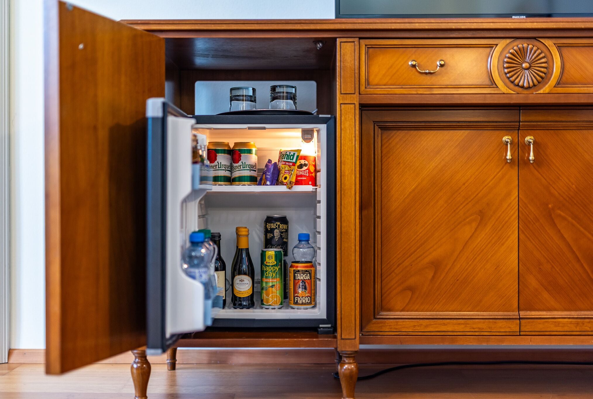 presidential suite, 1 queen bed, balcony, city view | 1 bedroom, minibar, in-room safe, desk