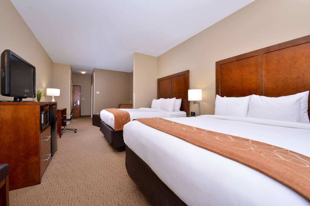 Suite, Non Smoking | In-room safe, desk, iron/ironing board, free cots/infant beds