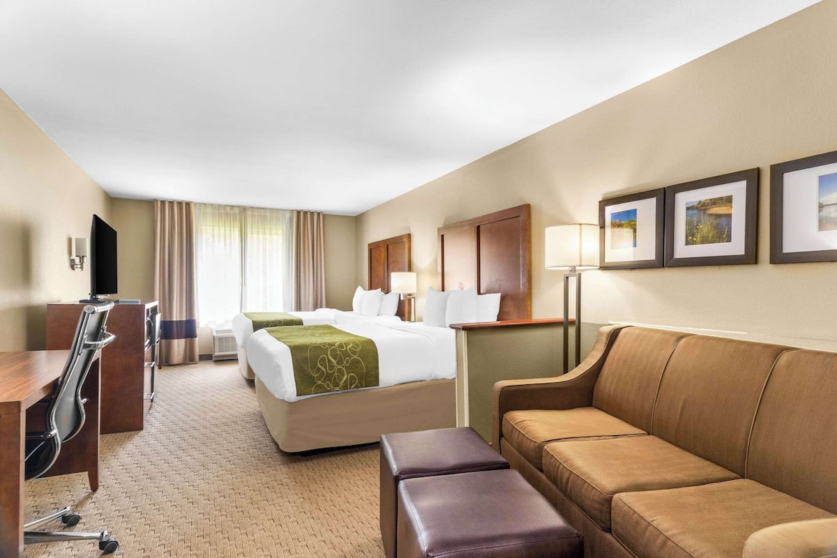 suite, non smoking | in-room safe, desk, iron/ironing board, free cots/infant beds