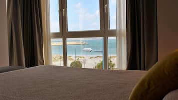 Superior Double Room | Minibar, in-room safe, desk, laptop workspace