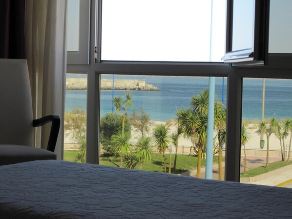 Minibar, in-room safe, desk, laptop workspace - Playa de Laxe (Laxe)