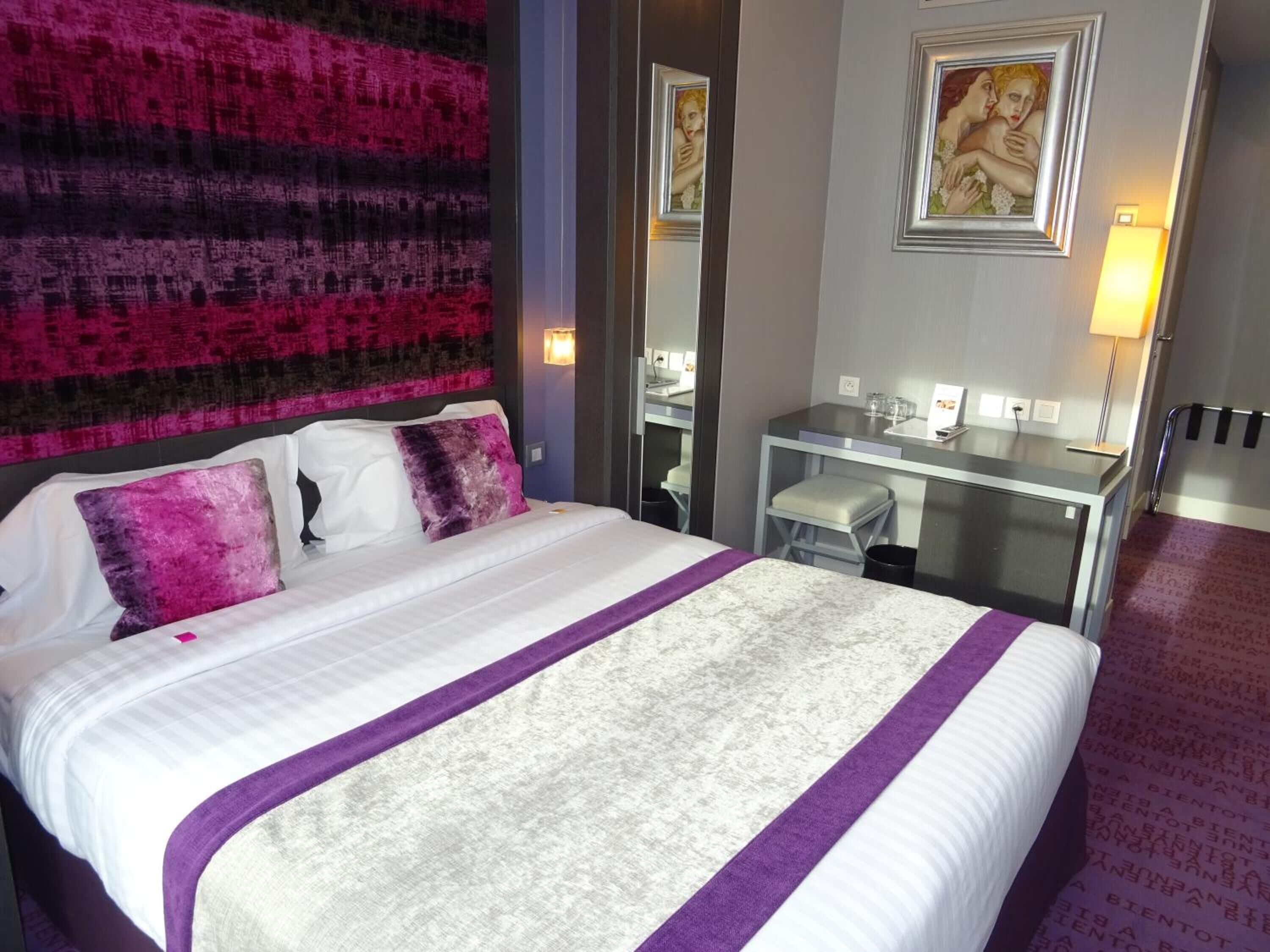 standard double or twin room | minibar, in-room safe, desk, soundproofing