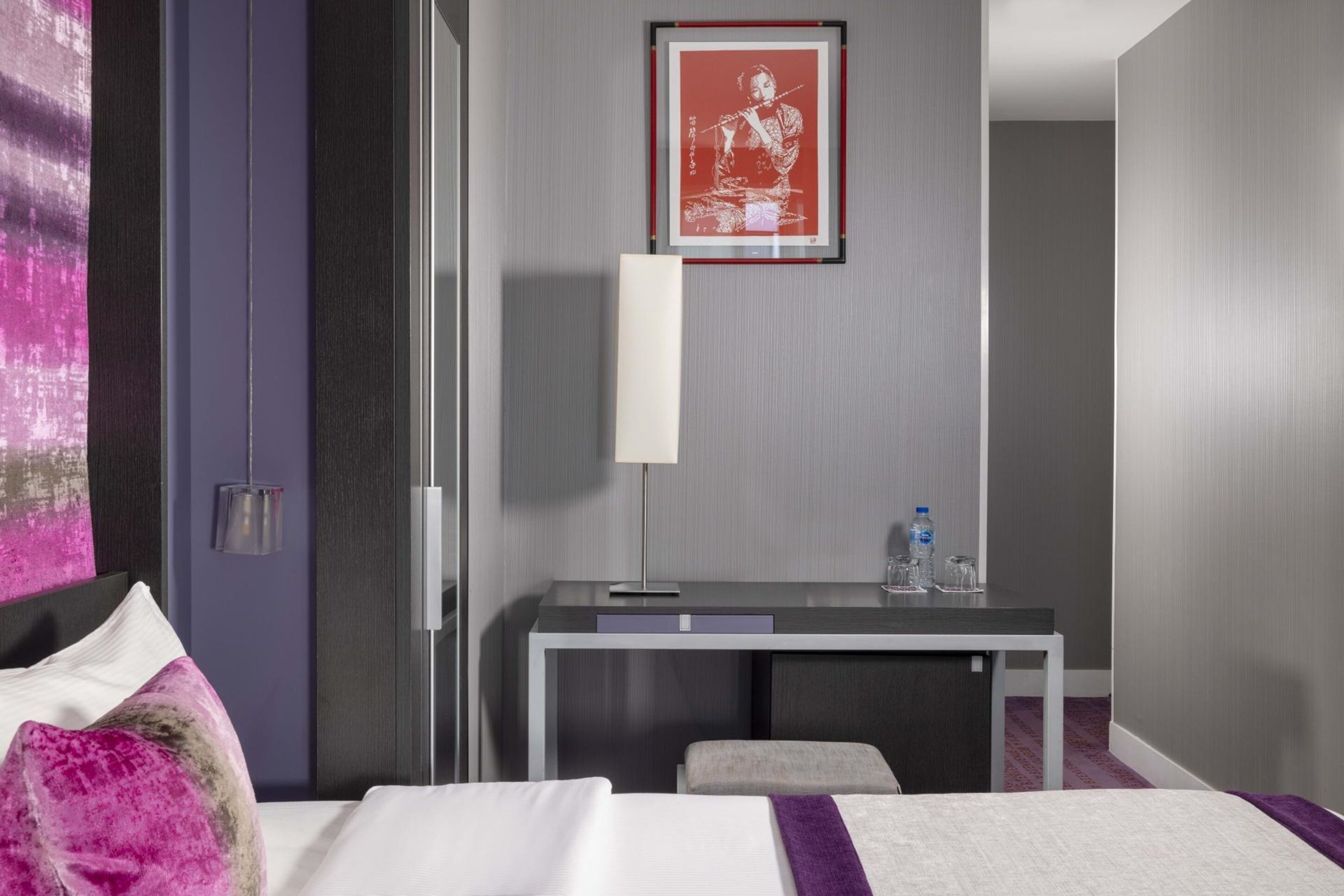 standard double or twin room | minibar, in-room safe, desk, soundproofing