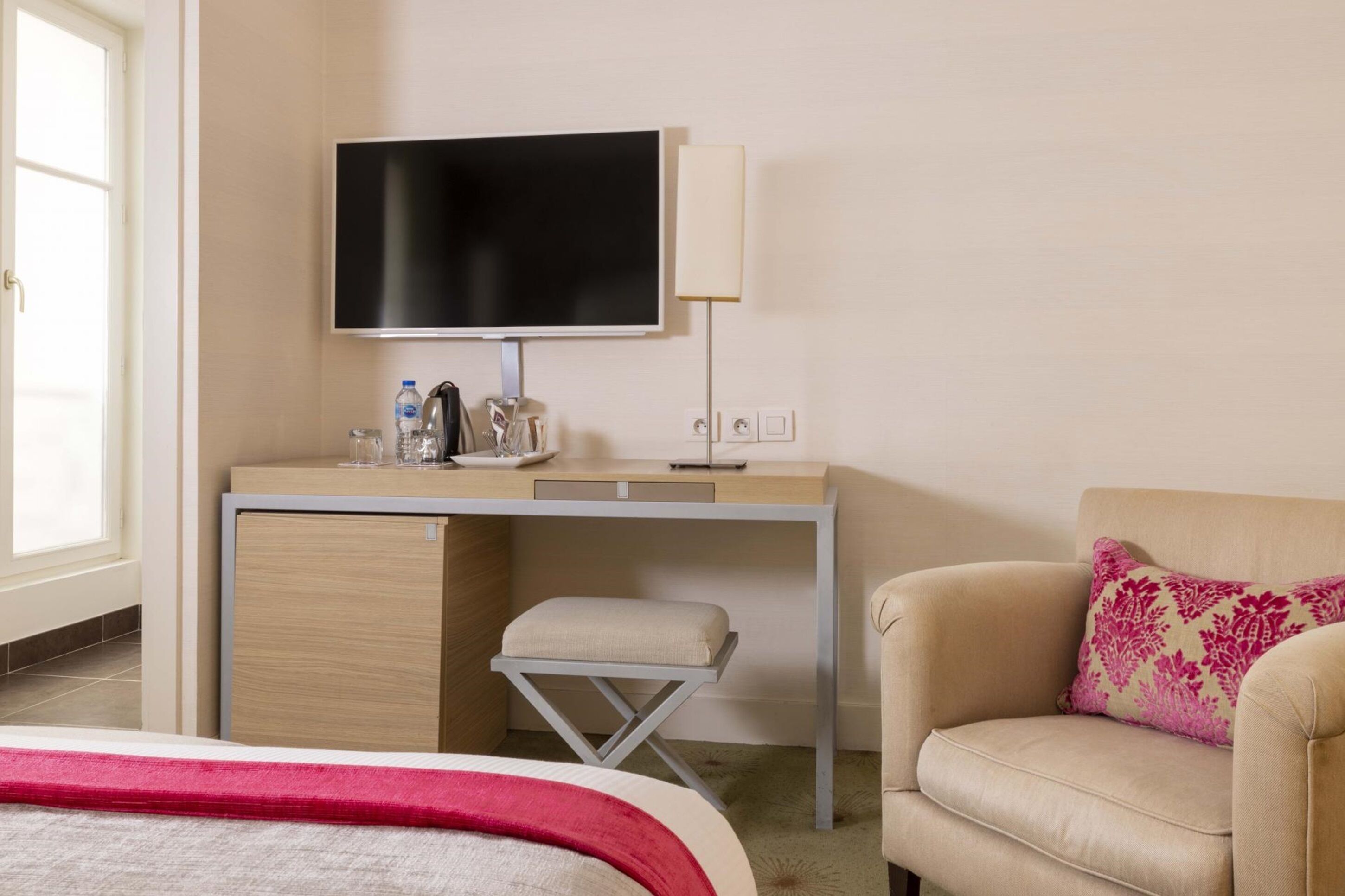 privilege room | minibar, in-room safe, desk, soundproofing