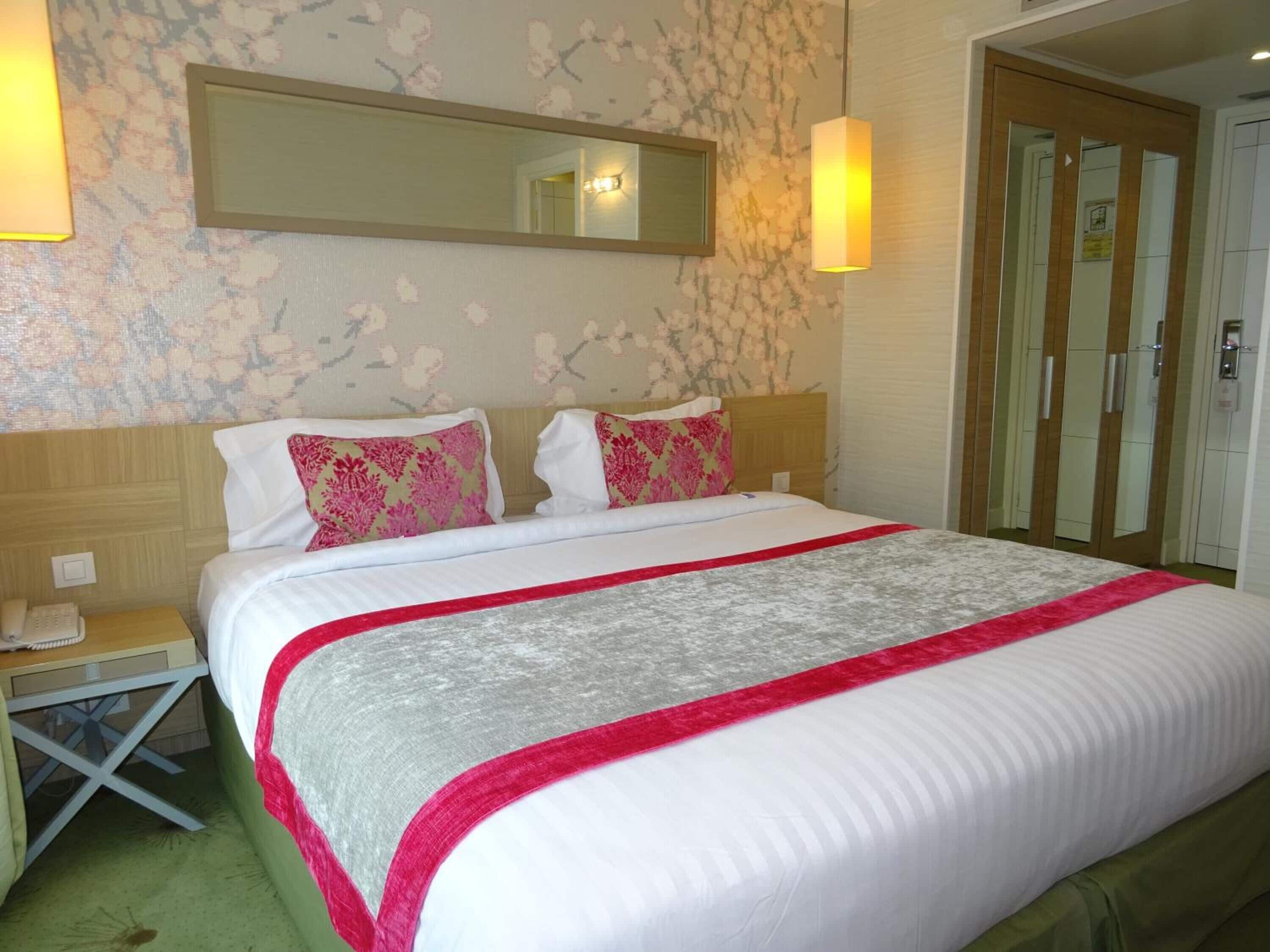 Minibar, coffres-forts dans les chambres, bureau, chambres insonorisées