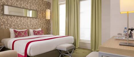 Privilege Room | Minibar, in-room safe, desk, soundproofing