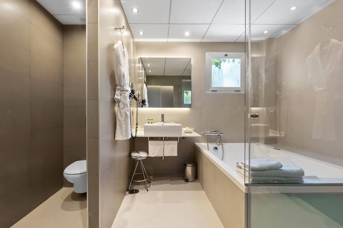 1 bedroom, minibar, in-room safe, desk