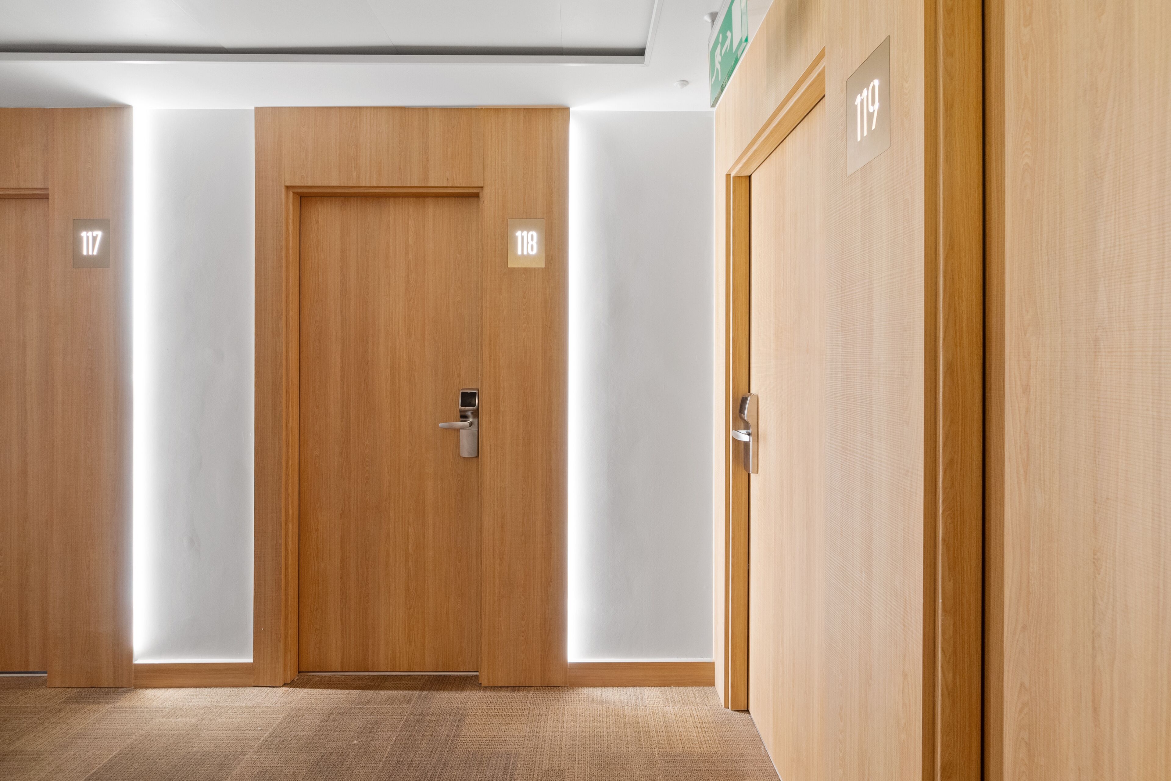 deluxe double room | 1 bedroom, minibar, in-room safe, desk