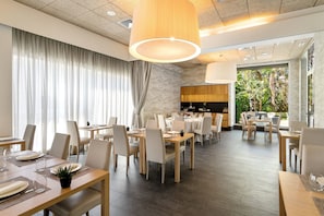 Buffet breakfast on weekdays (EUR 12 per person)