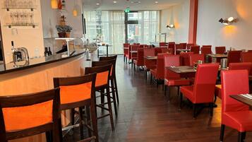 Tägliches Frühstücksbuffet gegen Gebühr