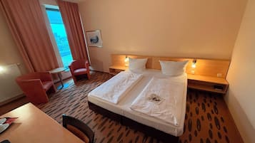 Schreibtisch, schallisolierte Zimmer, kostenloses WLAN, Bettwäsche