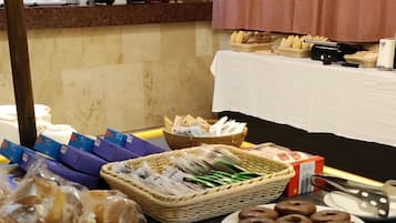 Desayuno continental gratuito y diario