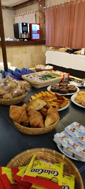 Tägliches inbegriffenes kontinentales Frühstück