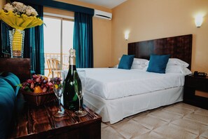 Minibar, ameublement personnalisé, draps fournis