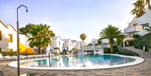 2 outdoor pools, open 10:00 AM to 6:00 PM, sun loungers