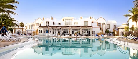 2 outdoor pools, open 10:00 AM to 6:00 PM, pool loungers