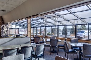 Breakfast, lunch, dinner served; American cuisine 