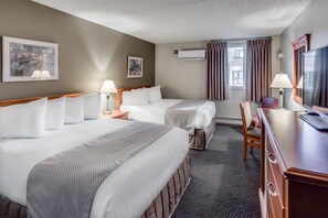 Desk, blackout drapes, free WiFi, bed sheets - Heritage Inn Hotel & Convention Centre High River (High River)