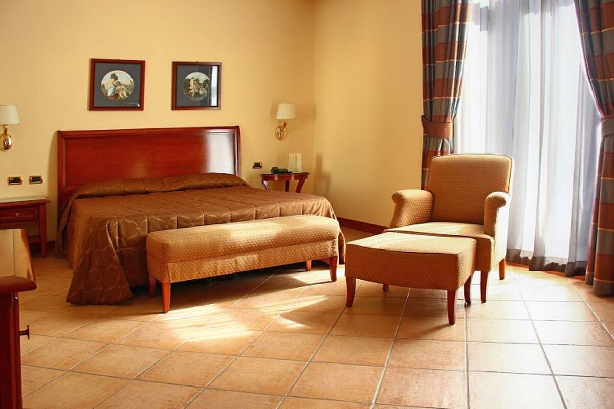 Select Comfort beds, minibar, in-room safe, desk