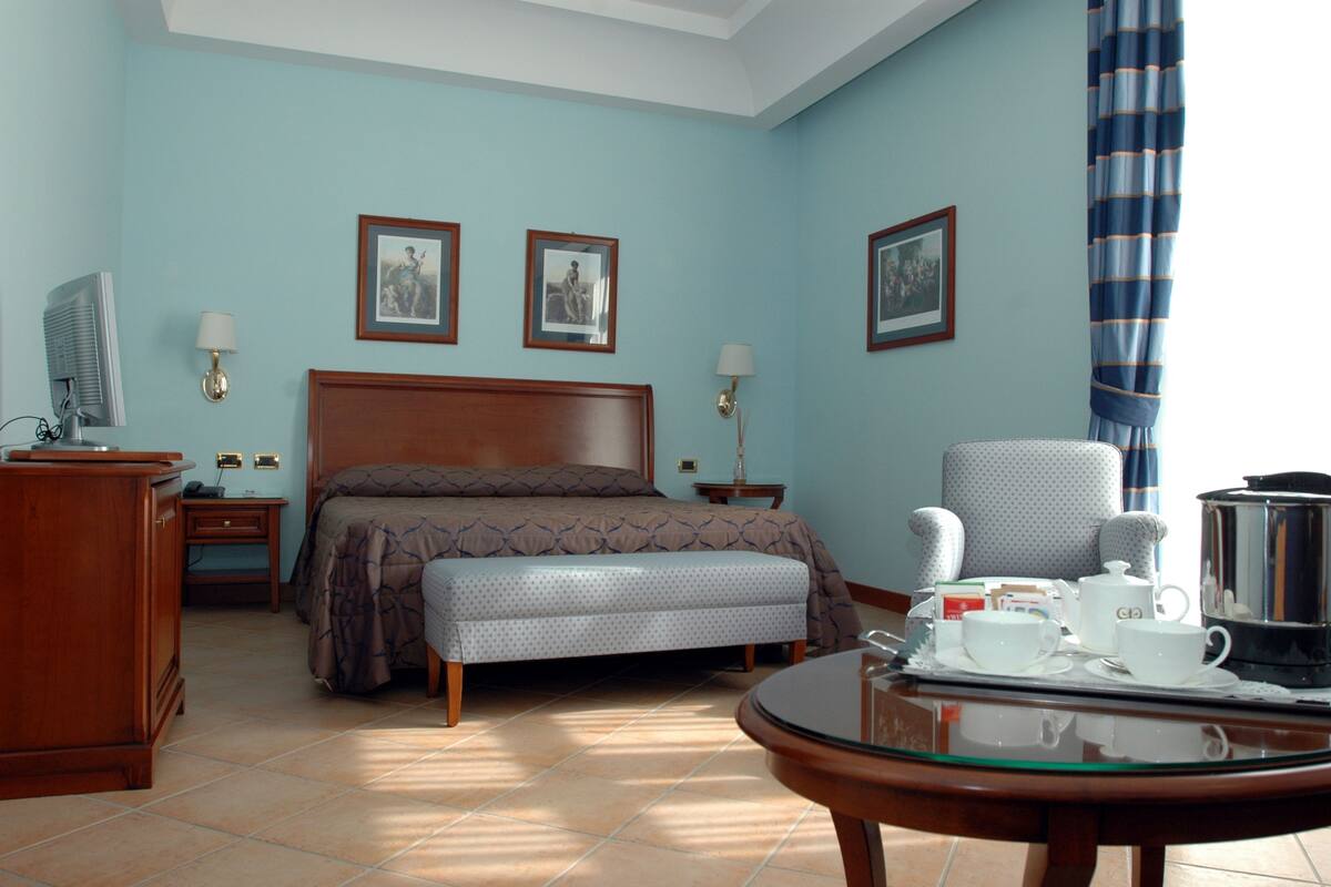 Select Comfort beds, minibar, in-room safe, desk