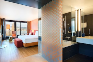 Hypo-allergenic bedding, minibar, in-room safe, desk - Radisson Blu Hotel, Lucerne (Lucerne)