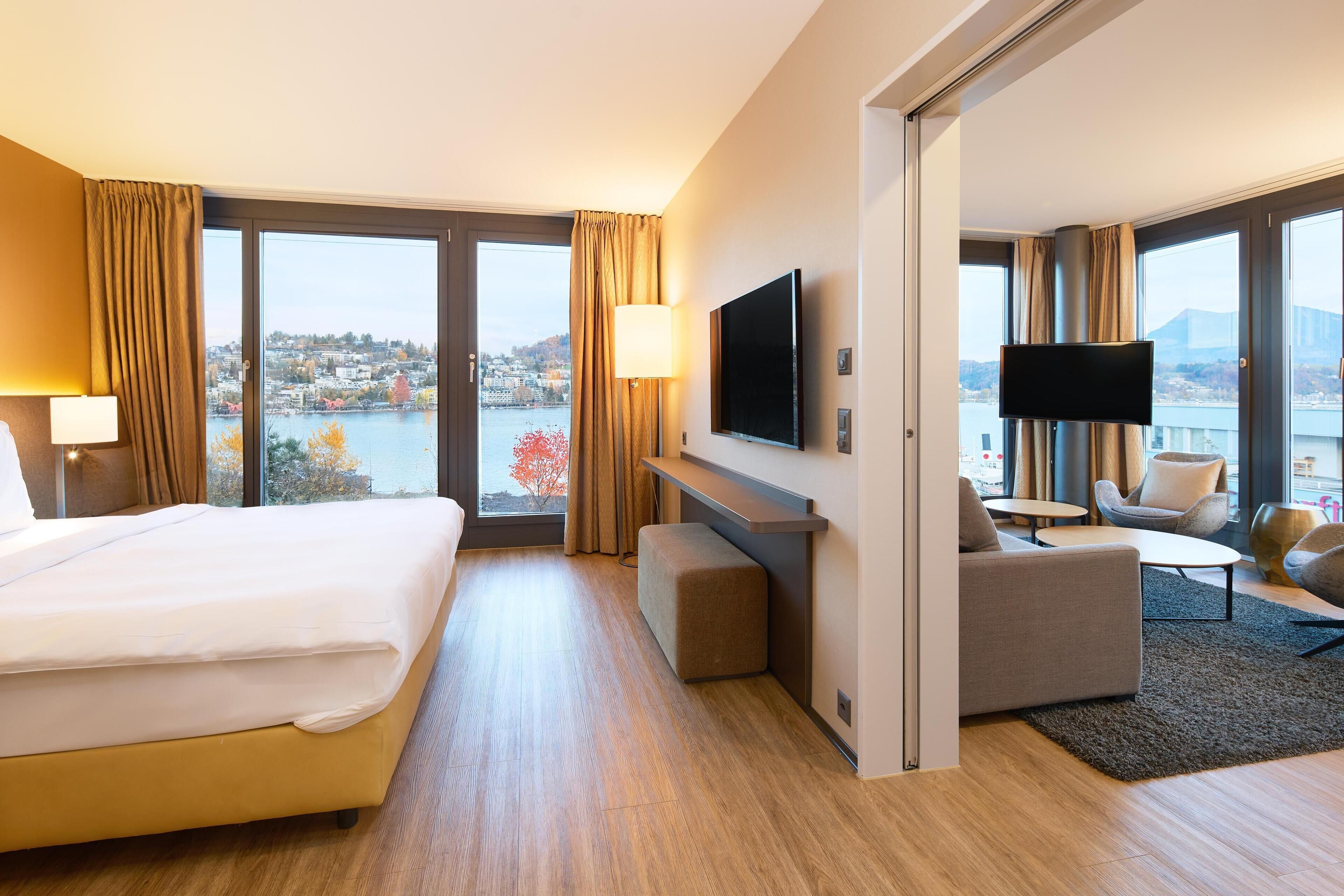 Bộ đồ giường kháng dị ứng, minibar, két bảo mật tại phòng, bàn 