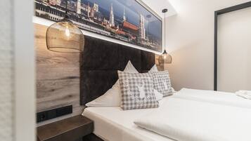 Apartment, Kochnische | Schreibtisch, laptopgeeigneter Arbeitsplatz, schallisolierte Zimmer
