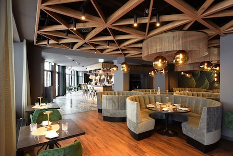 Restaurant. Hotel DEMAS Unterhaching
