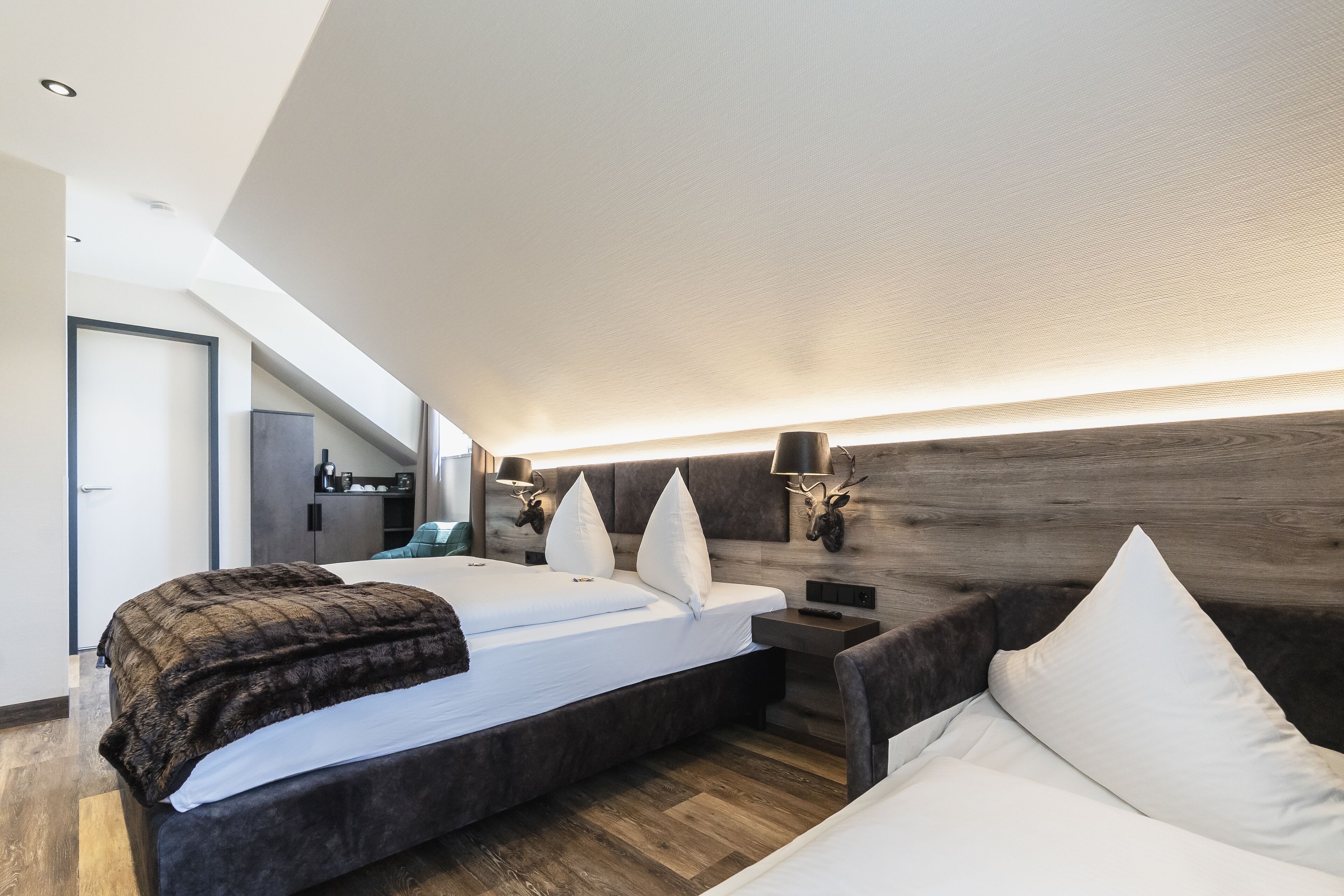 premium triple room | 1 bedroom, desk, laptop workspace, soundproofing