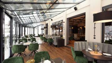 Desayuno continental todos los días (EUR 20.50 por persona)