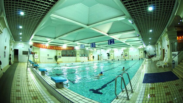 Indoor pool, outdoor pool - Shanghai Sports Hotel (Shanghai)