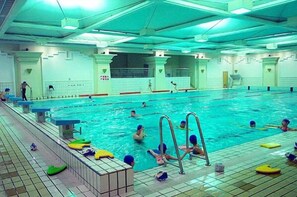 Indoor pool, outdoor pool - Shanghai Sports Hotel (Shanghai)